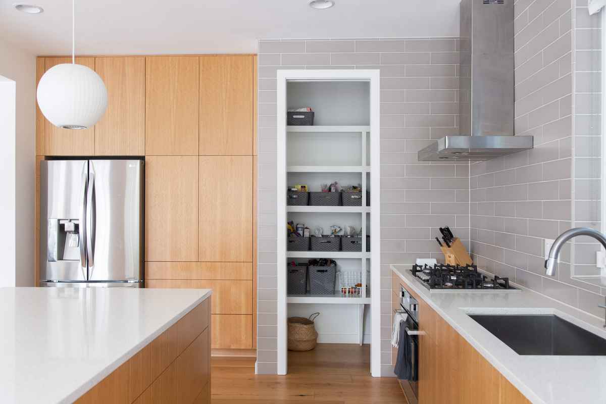 Incorporate Honey Oak Floors and Cabinets into Your House